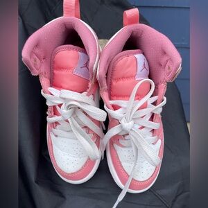 Nike Air Jordan 1 Mid Little girls size 11C. Pink & White